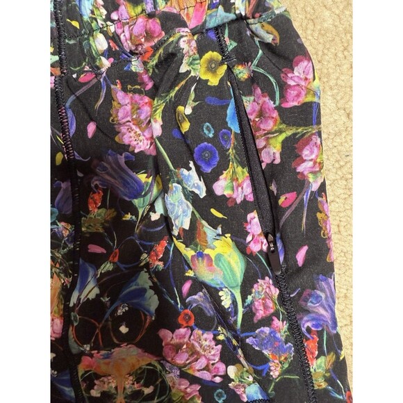 Size 6 (Small) Lululemon Shorts Floral Print Mesh Detail (Flaw, See Pics) - Picture 5 of 8